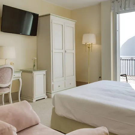 Rivalago Hotel