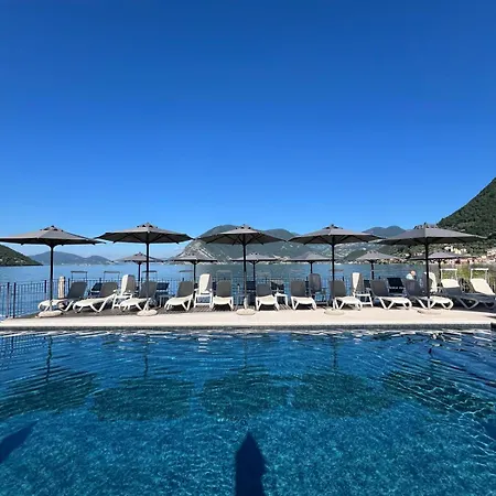 Rivalago Hotel
