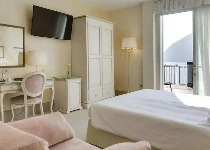 Rivalago Hotel